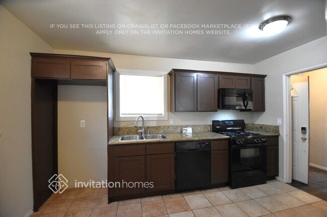 Photo - 14249 Hoyt St