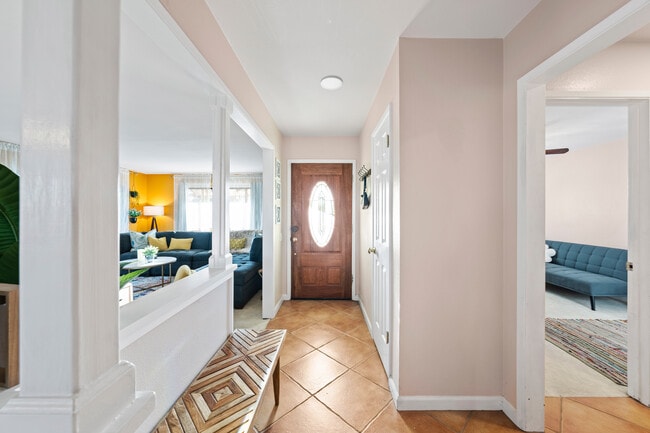 Entry Area View - 29930 Mayflower Dr