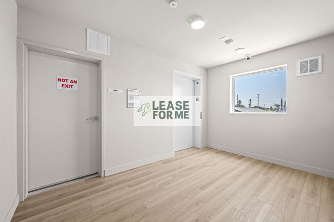 Photo - 4348 Woodlawn Ave Unit A – Studio