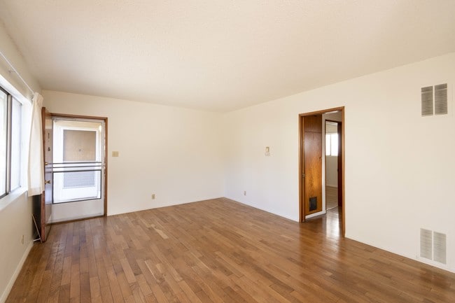Photo - 4168 Brunswick Ave