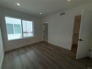 Photo - 21719 Hart St