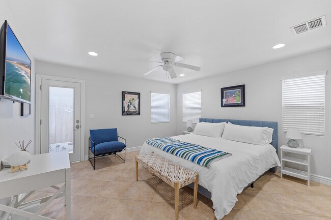 Photo - 121 Los Angeles Ave