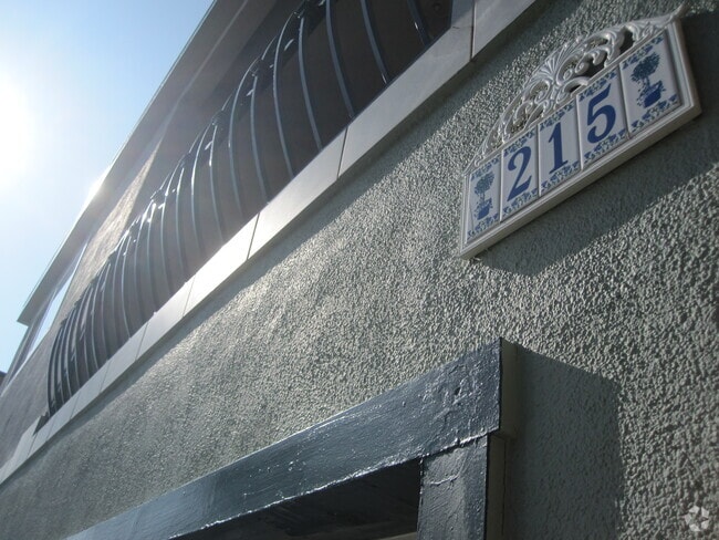 Building Photo - 215 Covina Ave Unit 2 Rental