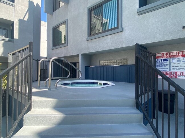 Photo - Hollywood Luxury 2 Bed Condo!