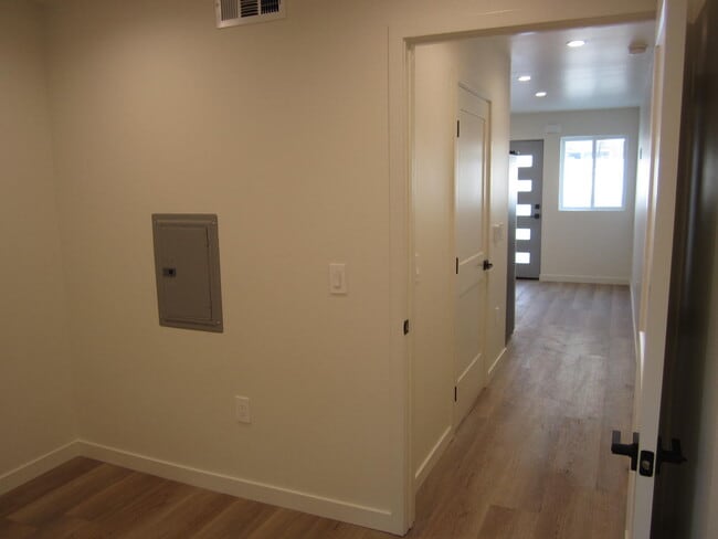 Photo - 14747 Friar St