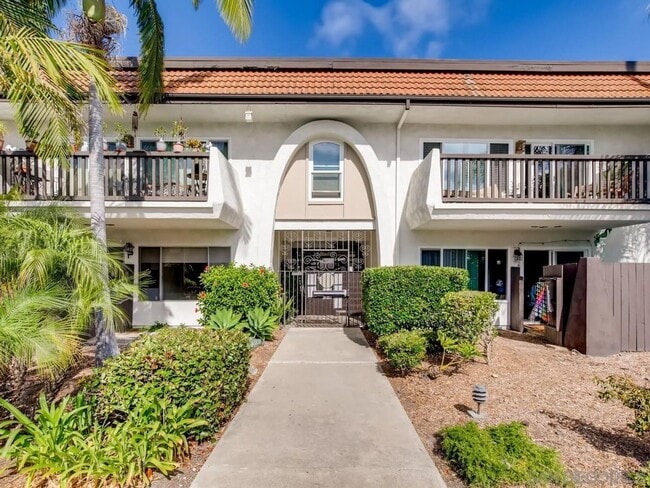 Building Photo - Upgraded 2bd/1ba Condo with Washer/Dryer in unit!