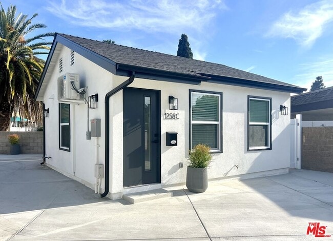 Photo - 1258 Mariposa St