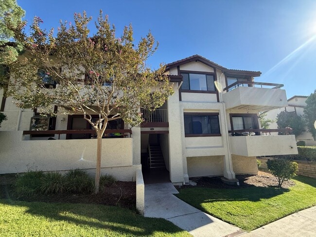 Building Photo - Charming 3-Bedroom Upper-Unit Condo in Can... Unit 1168