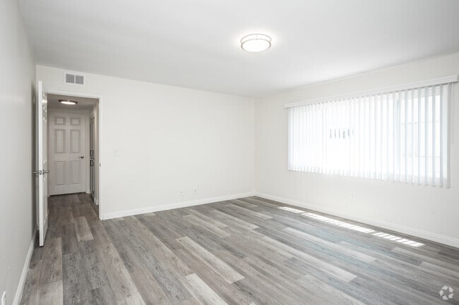 2BR, 2BA - 1,411SF - First Bedroom - Florentine Apartments