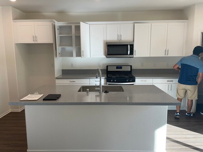 Kitchen - 969 W Jasmine Way