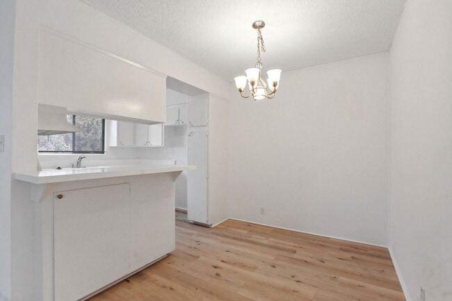 Photo - 744 S Windsor Blvd Unit 08