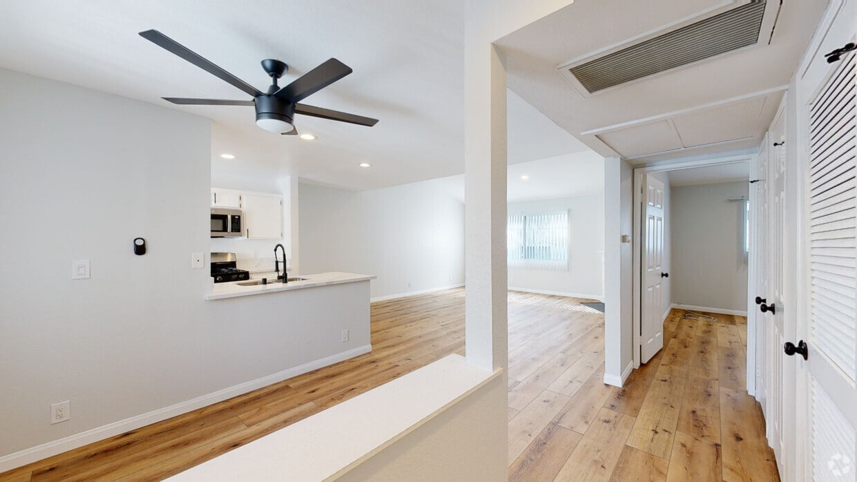 3D Tour - 1945 Glendon Avenue