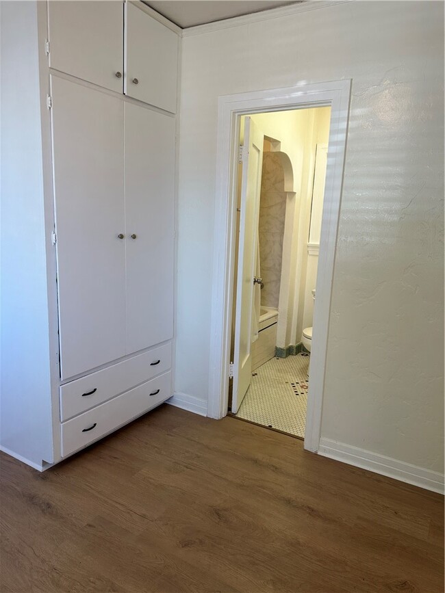 Photo - 527 W 22nd St