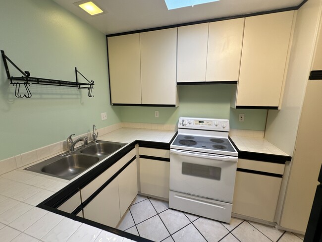 Photo - 633 Church St