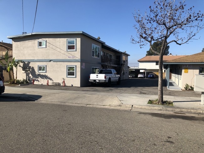 Photo - 858 N Olive St