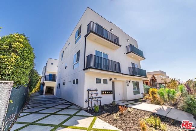 Photo - 5434 Romaine St Townhome