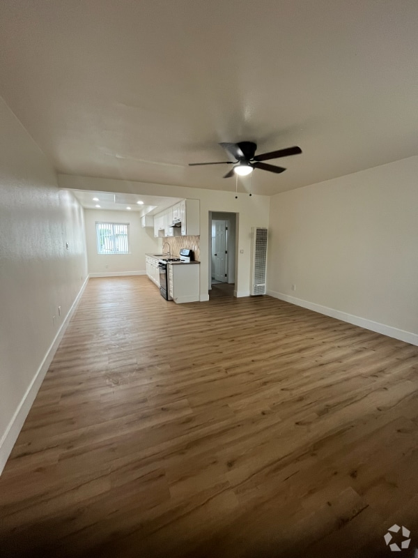 Building Photo - 9826 Cedar St Rental