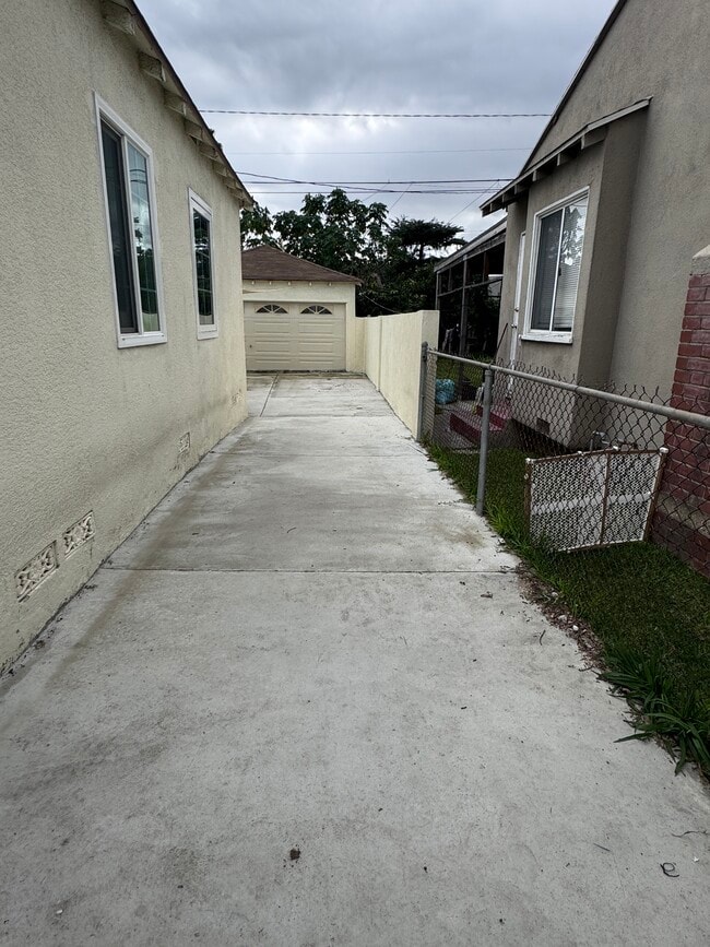 Photo - 5148 Alvada St