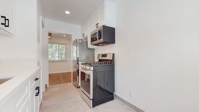Photo - 3368 Rowena Ave