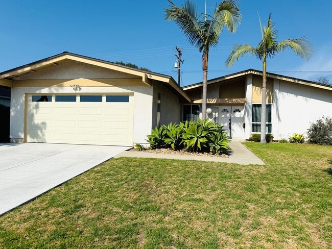 Building Photo - Charming single-story 3-bedroom, 2-bathroo... Rental