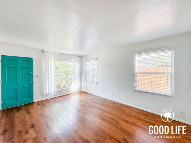 Photo - 6074 Rock St