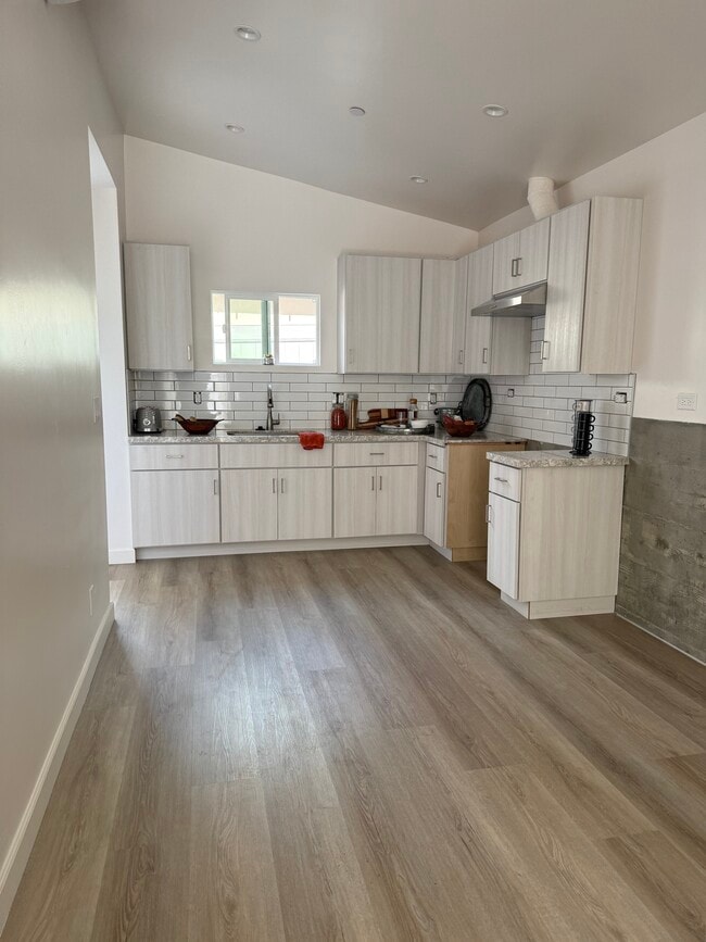 Photo - 3059 Sycamore Ave