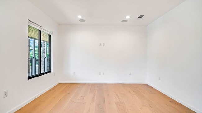 Photo - 1570 Myra Ave Unit #1570