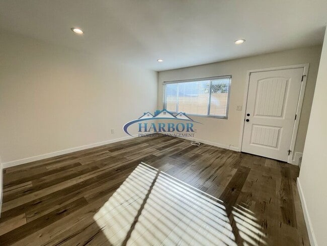 Photo - 677 W 39th St Unit B