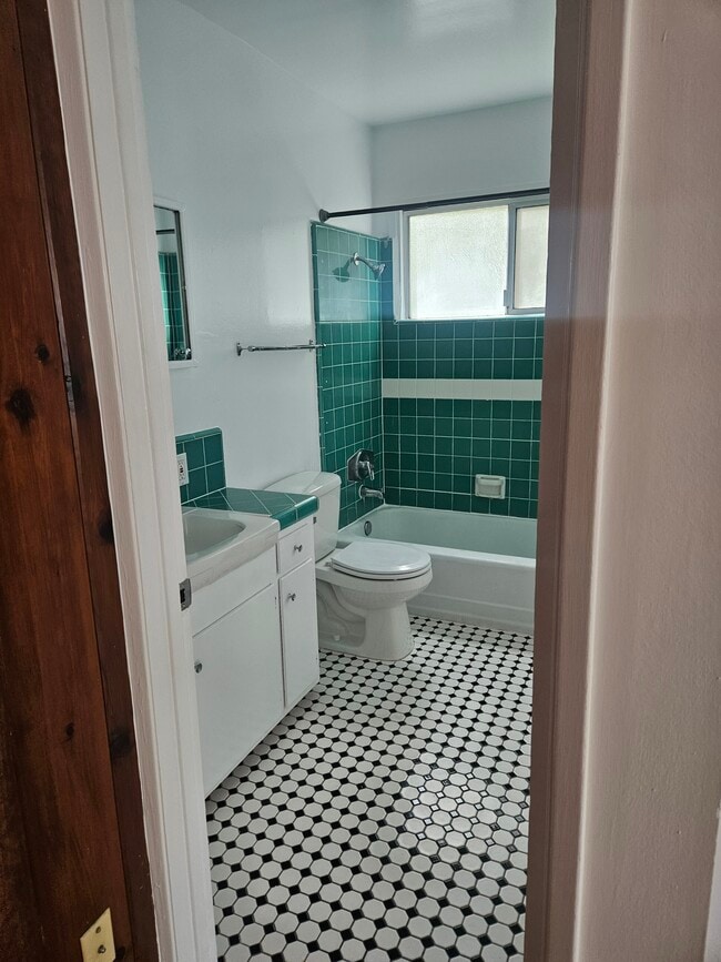 Unit #1 - Bathroom - The Sherman