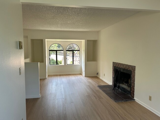 Photo - 1121 Chino St