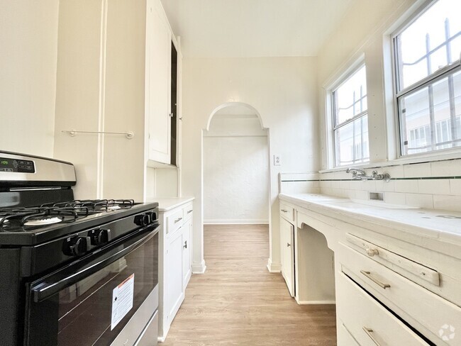 Building Photo - 1321 E 48th St Unit 1321.5 Rental