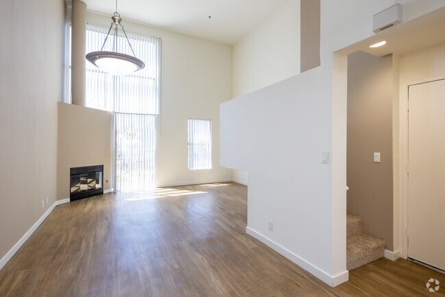 1BR, 1BA - 760SF - Luna Warner Center