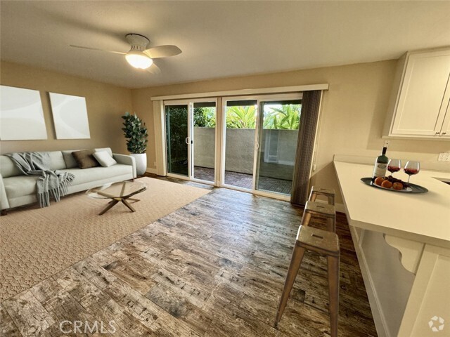 Building Photo - 396 Cypress Dr Unit B Rental