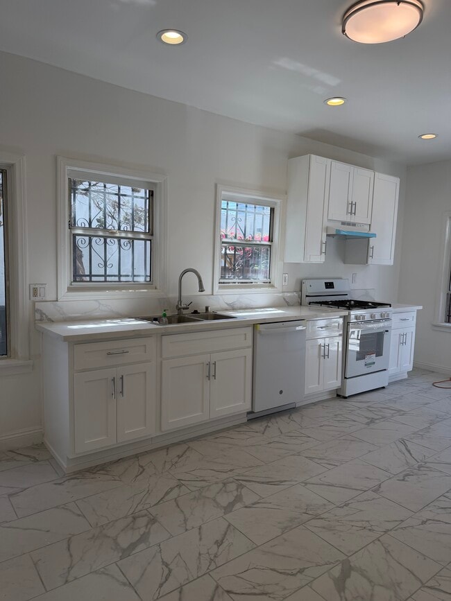 Photo - 6326 W 6th St Unit 1