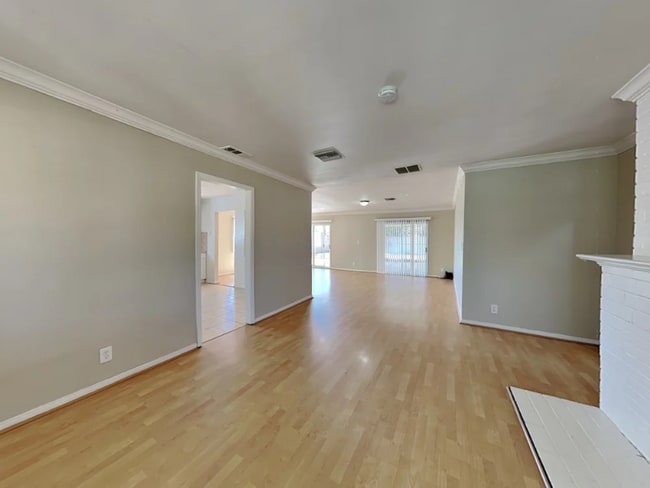 Photo - 7945 Lasaine Ave