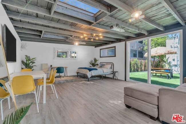 Photo - 1006 N Crescent Heights Blvd