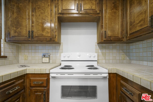 Photo - 880 W 1st St Unit 306