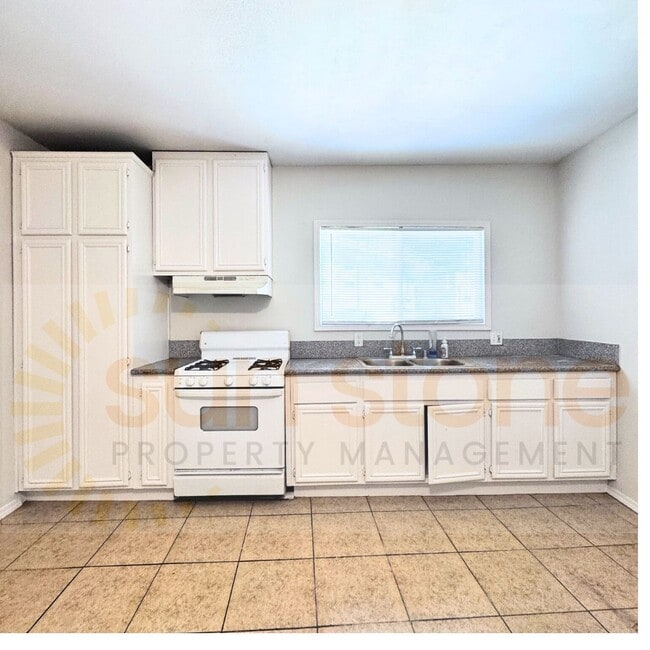 Building Photo - 852-852 E Mission Blvd Unit 852 E Mission Blvd #C