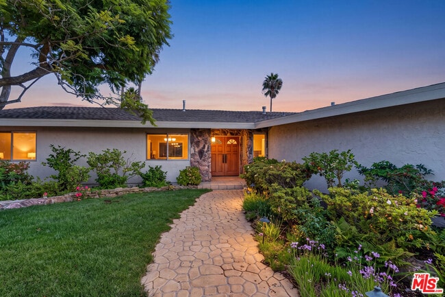 Building Photo - 23907 Malibu Knolls Rd