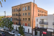 Primary Photo - Manhattan Place Apartments