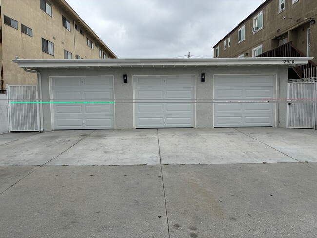 Building Photo - 12920 Roselle Ave Unit C