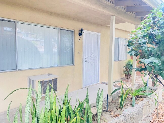 Building Photo - 25260 Unit 2