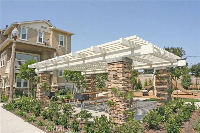 Building Photo - 1800 Oak St