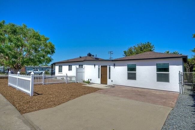 Building Photo - 199 Twin Oaks Cir Rental