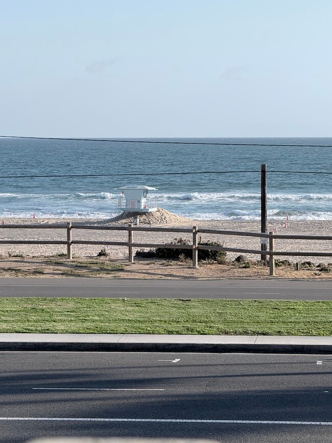 Building Photo - 1400 Pacific Coast Hwy Unit 114