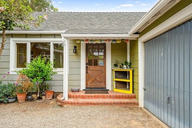 Photo - 1161 High Rd House