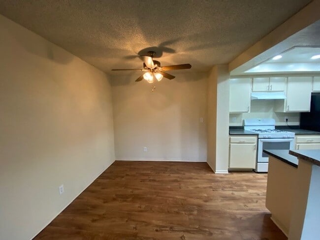Photo - 12635 Main St