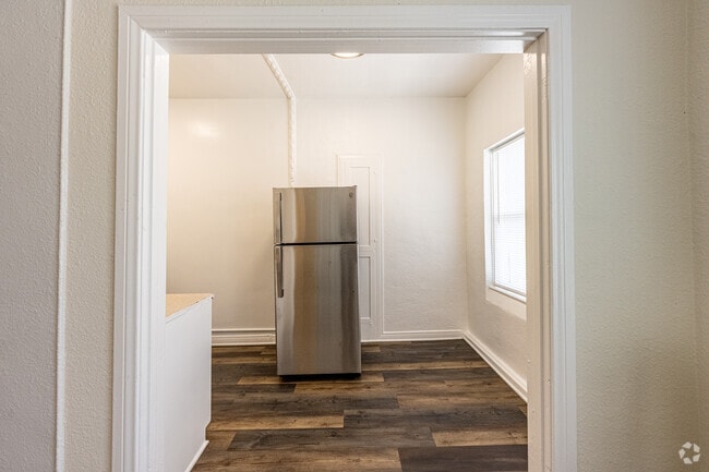 Studio - 450SF - Dining Room - Park Gramercy Apartments