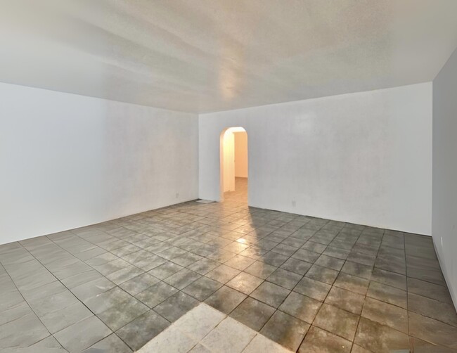 Photo - 865 N Glassell St