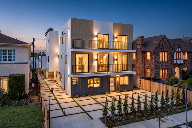Building Photo - 1259 S Longwood Ave Unit #1261